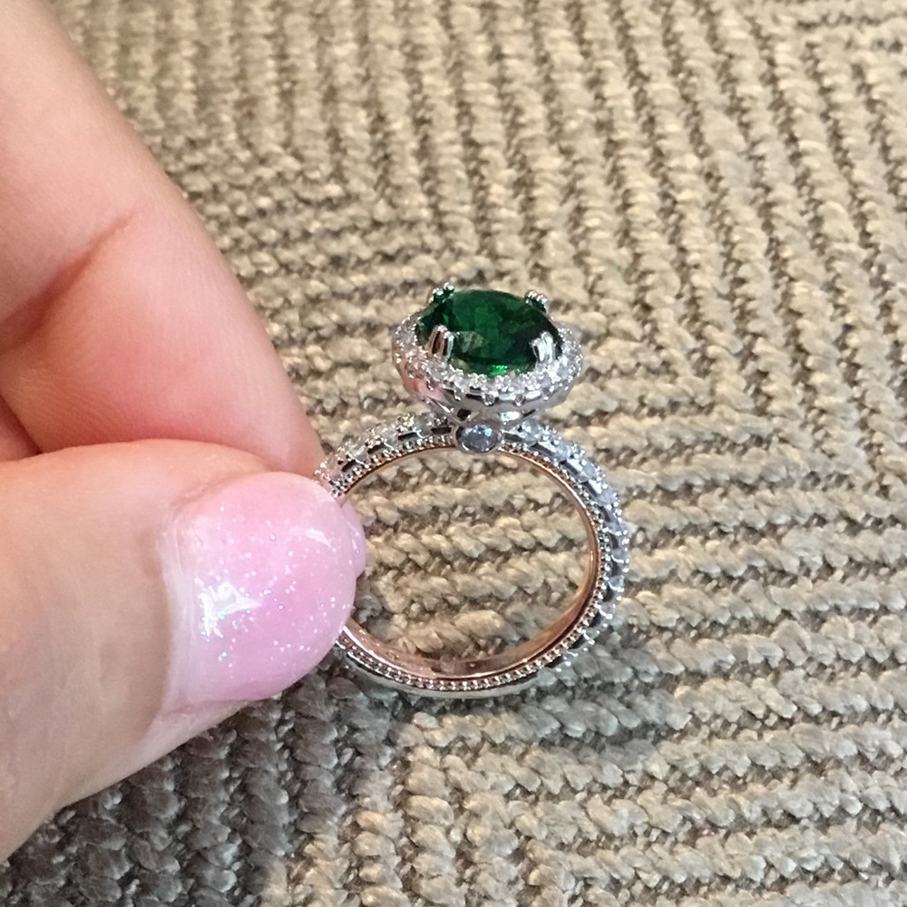 NEW DIAMOND ENGAGEMENT RING - Picture 3 of 7